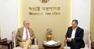 সাইবার বুলিং ও অনলাইন হয়রানি প্রতিরোধে আইআরআই প্রতিনিধিদলের সঙ্গে স্বরাষ্ট্রমন্ত্রীর বৈঠক